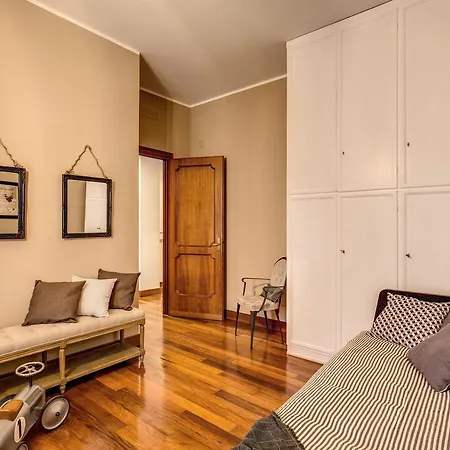 Spanish Steps Miracle Suite-3